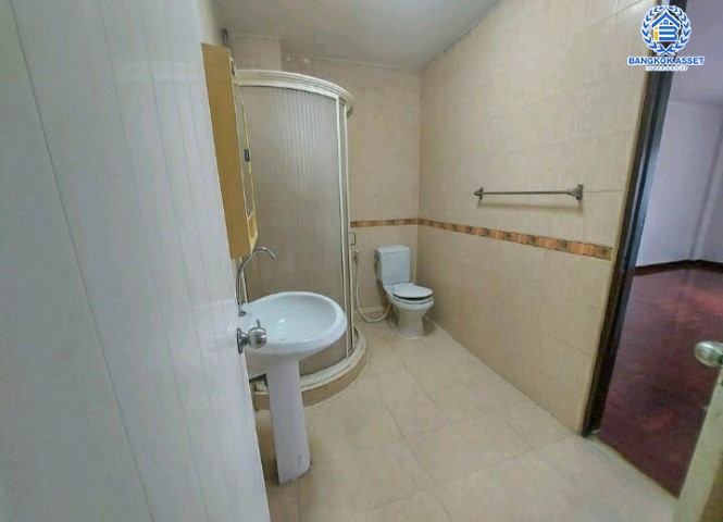 *****ทาวน์โฮมมือสองย่านกรุงเทพฯ ม.อัศวินการ์เด้น จรัญสนิทวงศ์45 #หลังมุม เนื้อที่ 19.3 ตร.ว. ฟังก์ชันจัดเต็ม 4 ห้องนอน 3 ห้องน้ำ 1 ที่จอดรถ ทาวน์โฮมพร้อมอยู่ บนทำเลคุ้มค่า เพียง 10 นาทีก็ถึงรถไฟฟ้าสายสีน้ำเงิน "สถานีบางขุนนนท์" ใกล้ทางด่วน "ศรรัช" จองเลย!